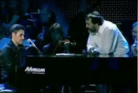 Gad Elbaz chante pour Guilad Chalit