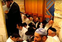 Tikoune 'Hatsote sur la tombe de Ra'hèl