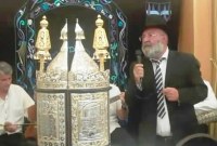 Le Rav Meir Attia chante des Pioutim