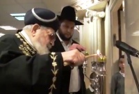 L'allumage de 'Hanouka du Rav 'Ovadia Yossef Zatsal