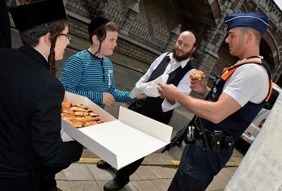 Les juifs reconnaissants envers les policiers Belges