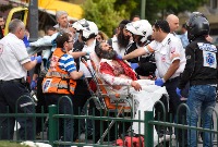 Attentats: Il retire le couteau de son dos et poignarde son agresseur !