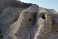 Les grottes de Qumrane survolées par un drone