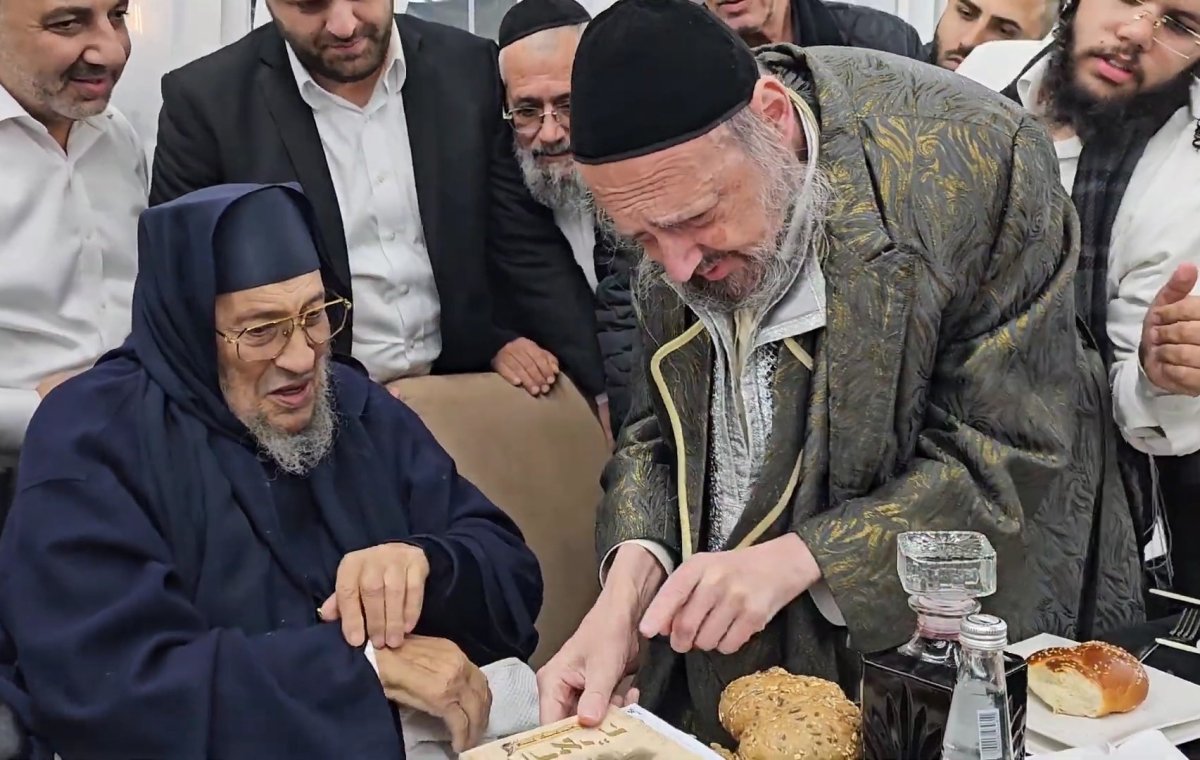Deux Tsadikim réunis pour des Chéva Bérakhote