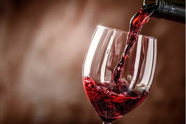 La haine du juif à travers le temps. Le vin rouge de Pessa'h. 
