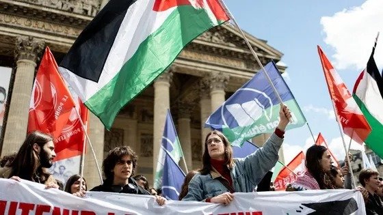 Une étudiante gazaouie appelle à exécuter les otages et glorifie Hitler