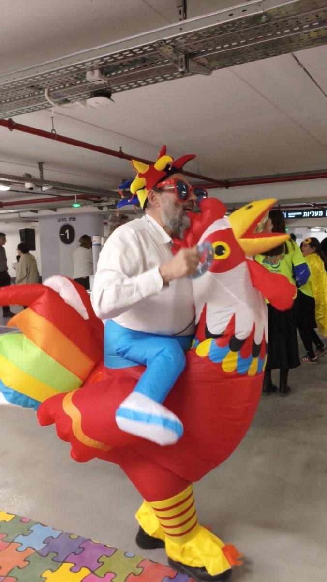 Les clowns de pourim venus réjouir les malades de  l'hôpital Chaarei Tsédek