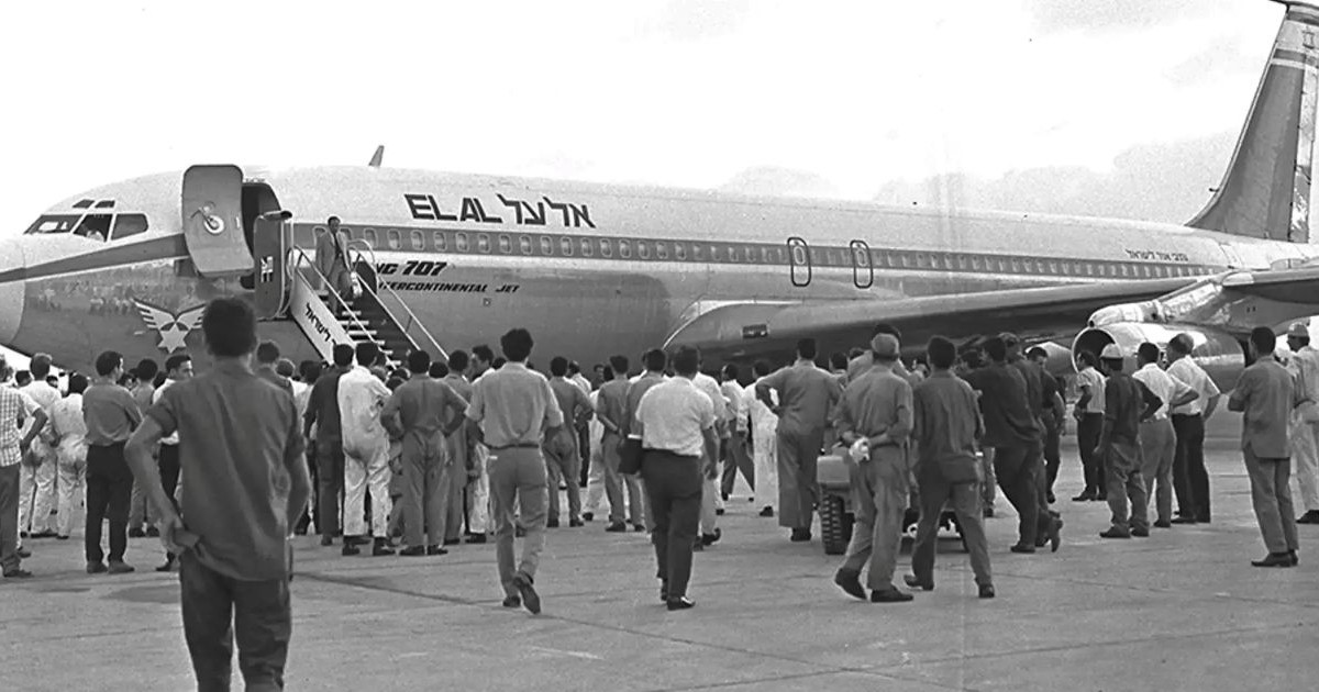Retour des otages israéliens et de l'avion El Al en Israël après le détournement de 1968 vers Alger par le FPLP.