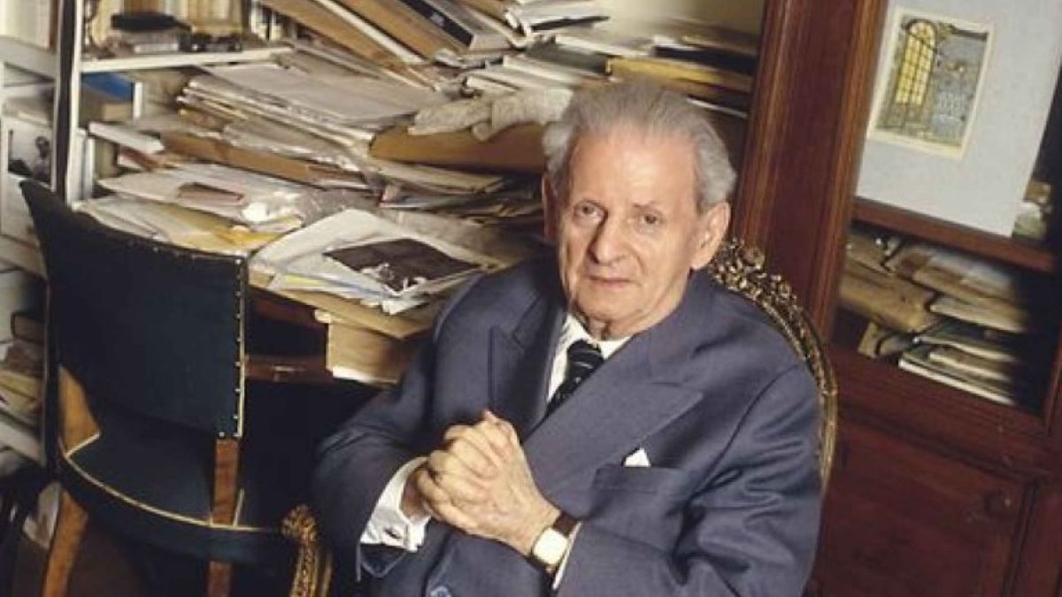 Emmanuel Levinas dans ses bureaux