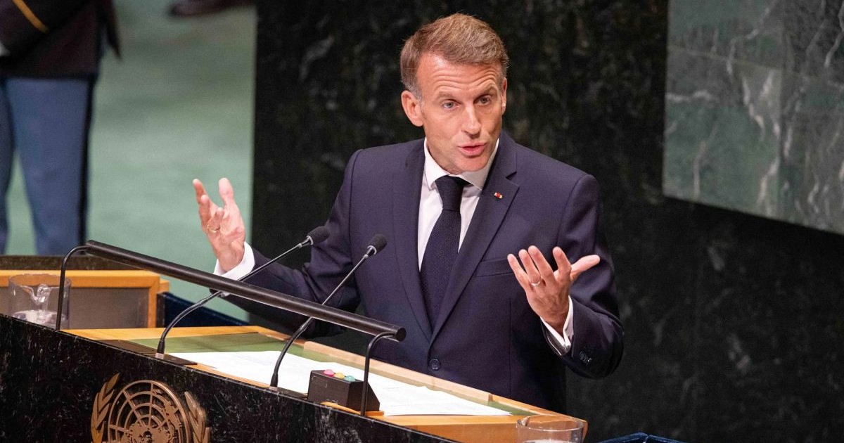 Emmanuel Macron prononçant un discours à la tribune de l'ONU