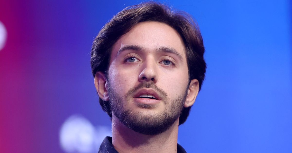Portrait d’Omer Shem Tov à Phoenix en décembre 2025