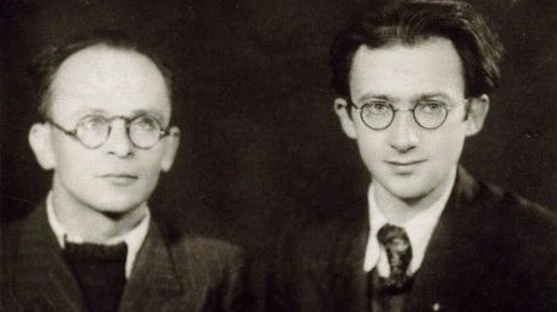 Avraham Sutzkever et Shmerke Kaczerginski, assis côte à côte, dans les années 1930.