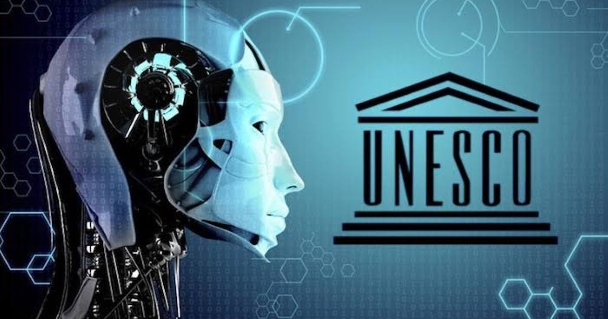 Profil de robot d'IA et logo de l'UNESCO sur fond numérique pour illustrer l'éthique de l'IA