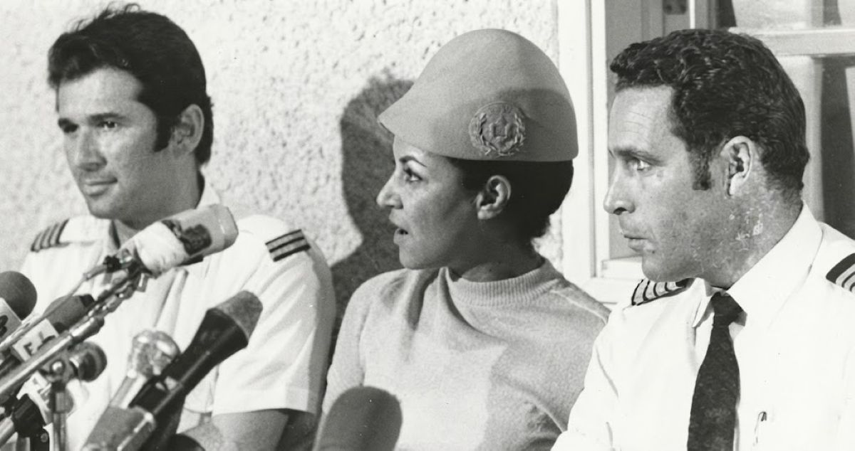 Conférence de presse en septembre 1970 avec Uri Bar Lev, Janet Darmijan et Abraham Eizenov après leur retour en Israël