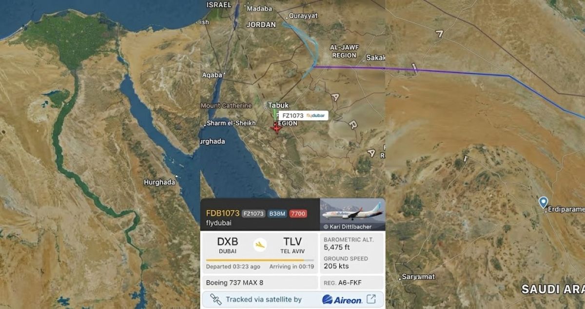 Carte radar Flightradar24 montrant la trajectoire du vol Flydubai FZ1073 Dubaï-Tel Aviv au-dessus de la Arabie Saoudite avec le code d'urgence 7700 activé.