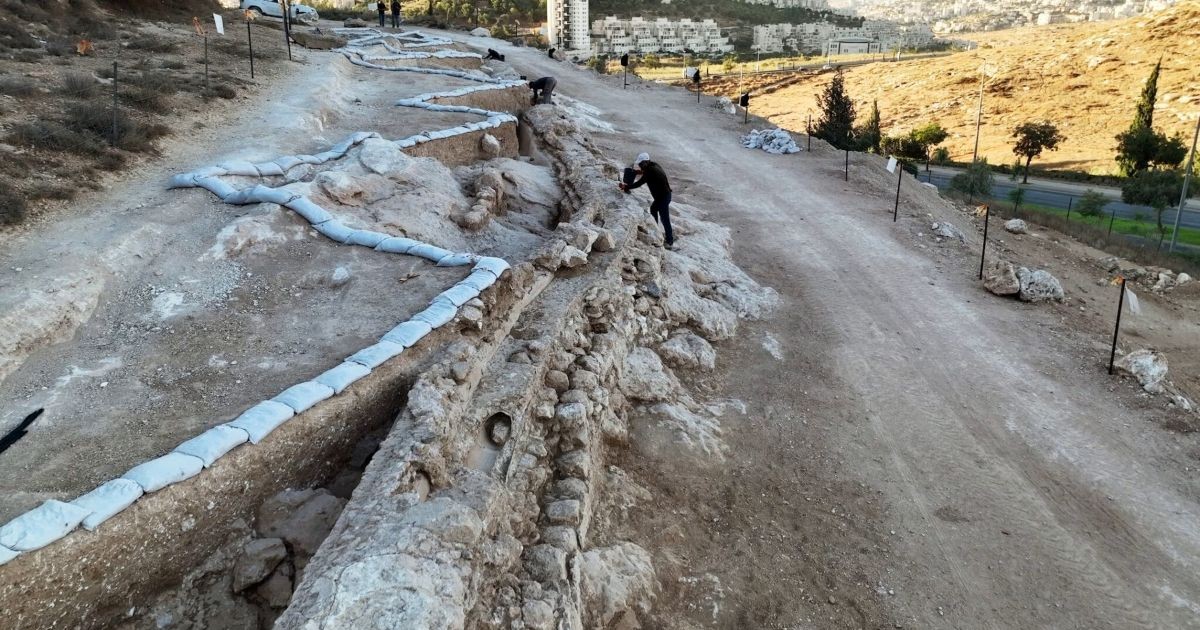 Tronçon de l’aqueduc inférieur de Jérusalem mis au jour au sud de Ramat Rachel
