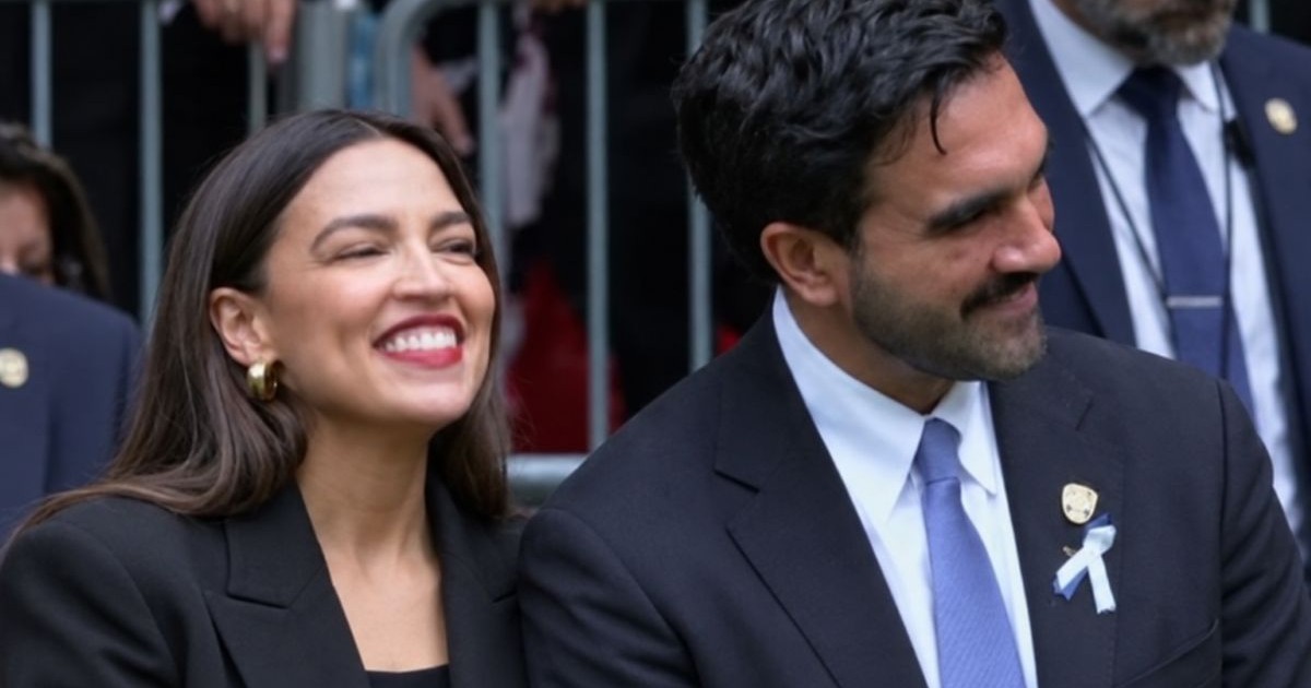 Mamdani, maire de new York et Cortez  la senatrice démocrate lors de la cérémonie des attentats du 11 septembre