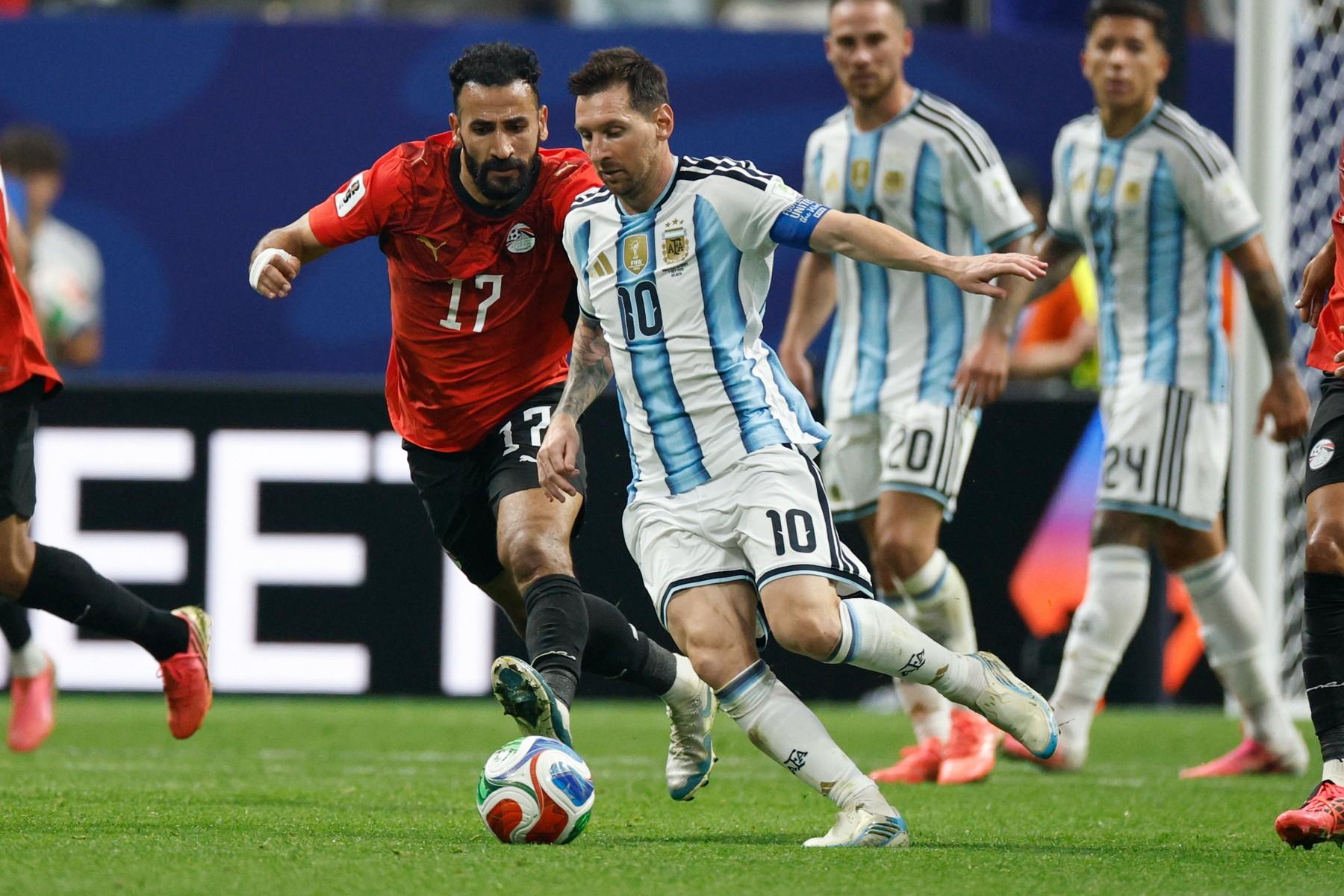 Lionel Messi sur le terrain face à l'Egypte