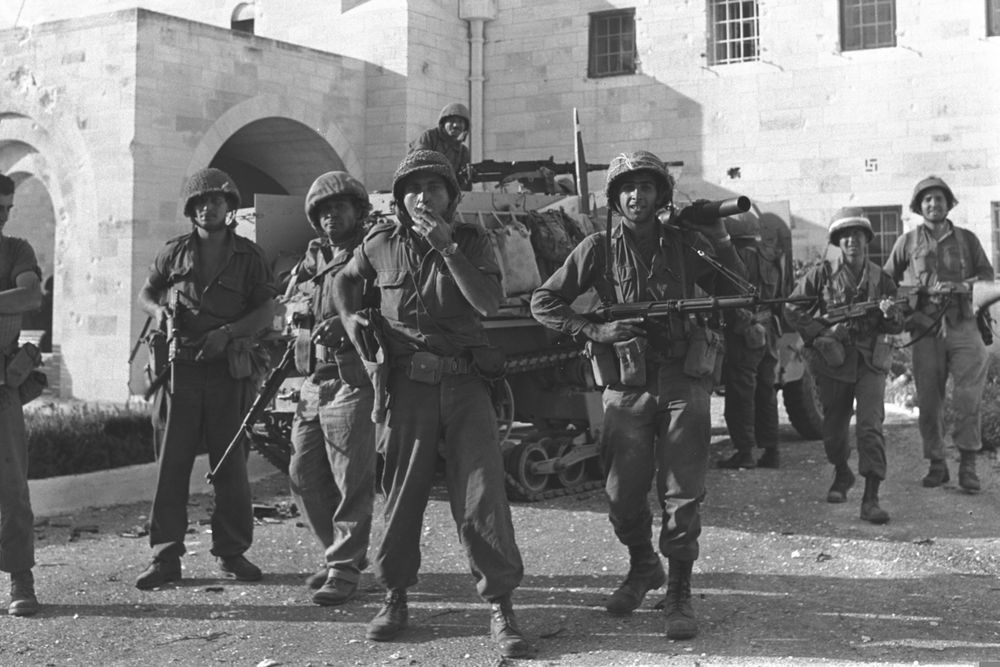 Le mercredi 7 juin 1967, les parachutistes israéliens entrent dans Jérusalem