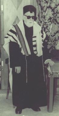 Rabbi Chaoul lors la Téfila de Cha’hrite