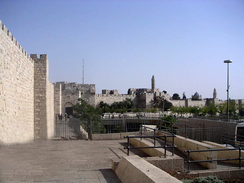 Chaar Yaffo, appelée aussi Porte des Amis (Bab al-Halil) ou Porte de la Tour de David : bâtie entre 1530 et 1540 et situ...