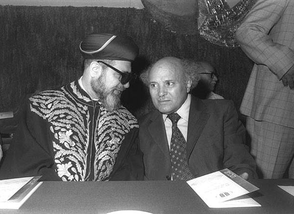 11. Le Rav lors de la remise du prix Israël pour toute son oeuvre Halakhique Yabia Omèr en 1973