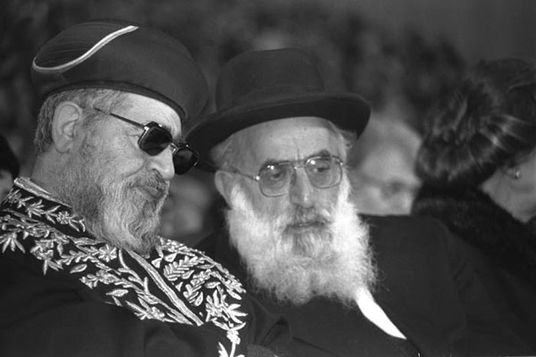 13. Lors de la nomination en tant que grand Rav Séfarad d'Israël au palais des congrés Binyané Haouma à Jérusalem en 197...