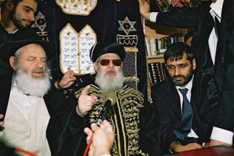 18. Aux cotés d'Ouri Zohar en 1999 lors des 11 mandats de Shass à la Knesset