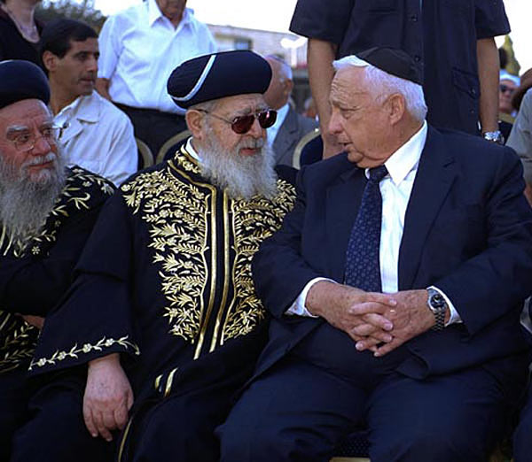 21. Le Rav exprime son désaccord à Ariel Sharon lors du désengagement de Gaza