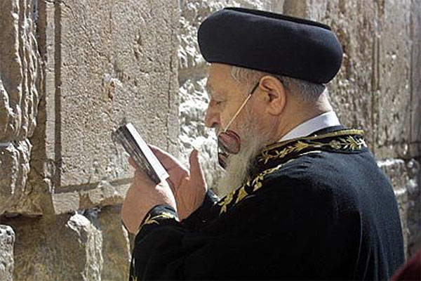 30. Le Rav prie pour le Klal Israël au Kotèl