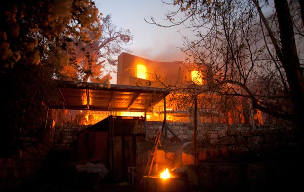 Un des Mochavim du Carmel en feu sans aucune chance d'y échapper