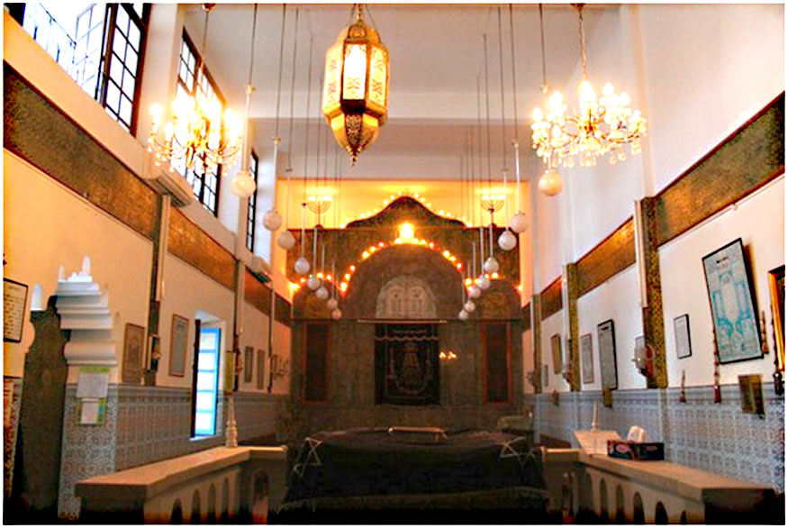 8. Slat Al Azama, Marrakech. Elle aurait été construite en 1492 par les juifs expulsés d’Espagne. Cette synagogue, situ...