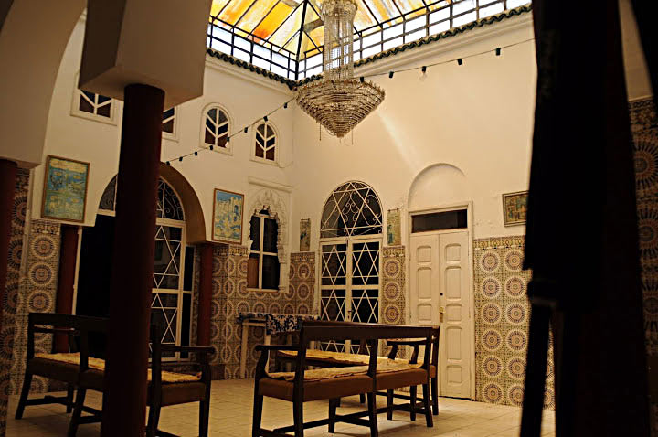 16. La Synagogue Rabbi Chalom Zaoui, situé également au mellah, est en effet considérée comme la plus célèbre de la capi...