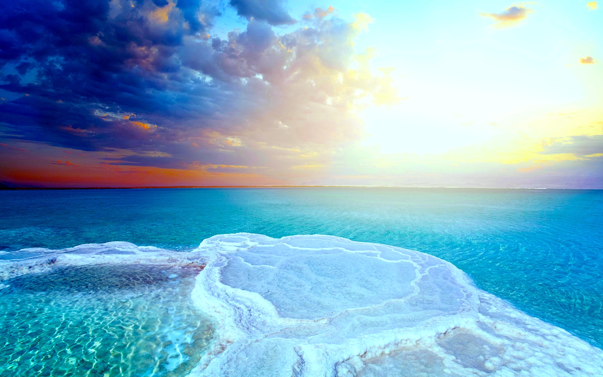 22. Coucher de soleil sur toute la mer morte.