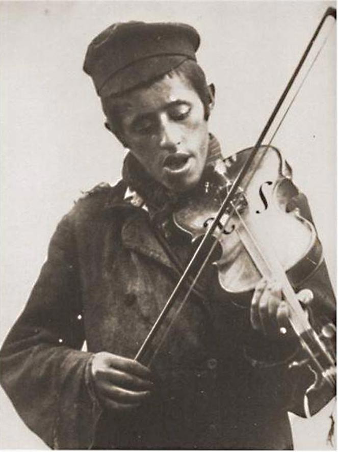 38. Zisselé, le violoniste de Staszow, 1930.