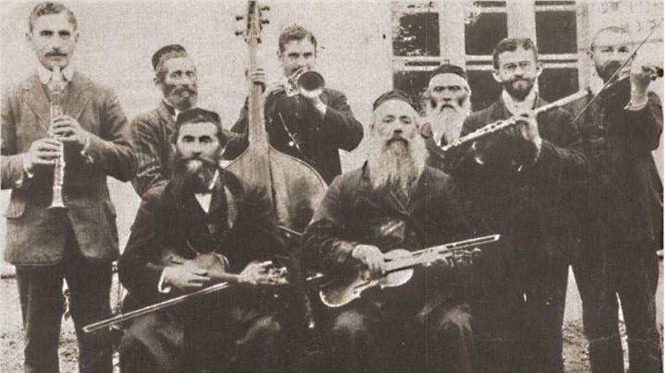 39. Les Klezmorim, les traditionnels musiciens 'Hassidique de la ville de Rohatyn.