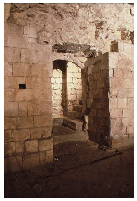 10. Entrée de la salle sous terraine de la Yéchiva.