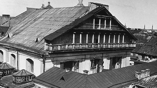 1. La structure complexe a été construite au 17e siècle, et son centre était un large espace utilisé pour étudier la Tor...