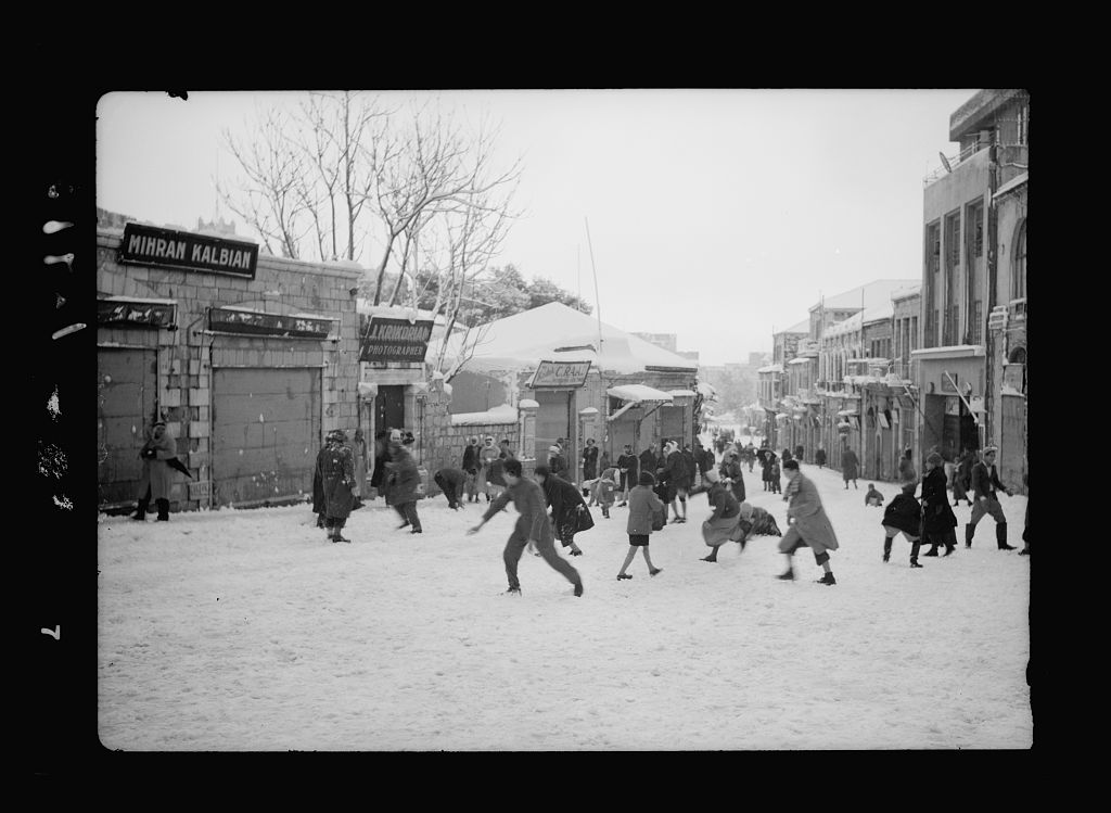 10. Rue de Jaffa en 1942, où passe actuellement le Tramway.