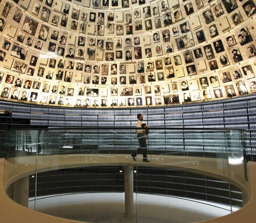 Des néonazis repentis visitent Yad Vashem