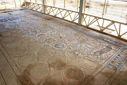 Une mosaïque de synagogue de 1500 ans
