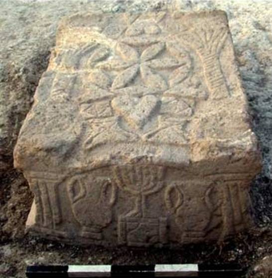 Découverte d’un bas-relief de la Ménorah du Temple