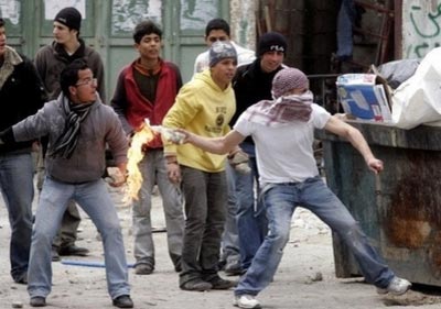 200 cocktails molotov et 80 explosifs jetés contre le Tombeau de Rachel