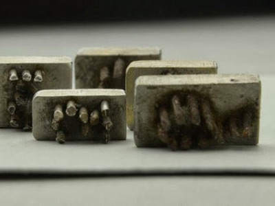 Les tampons utilisés pour tatouer les prisonniers d'Auschwitz retrouvés !