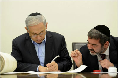 Bibi Netanyaou termine l'écriture d'un Sepher Torah