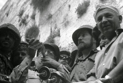 66 rouleaux de Torah en hommage aux 66 soldats tombés