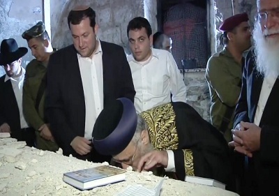 Le rav Yossef : " L'incendie du Tombeau de Joseph est semblable aux exactions de Daech " - Vidéo