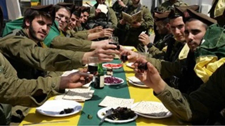 Pessa’h sous le feu. Les soldats juifs d’Ukraine et d’Israël retrouvent la table du Séder