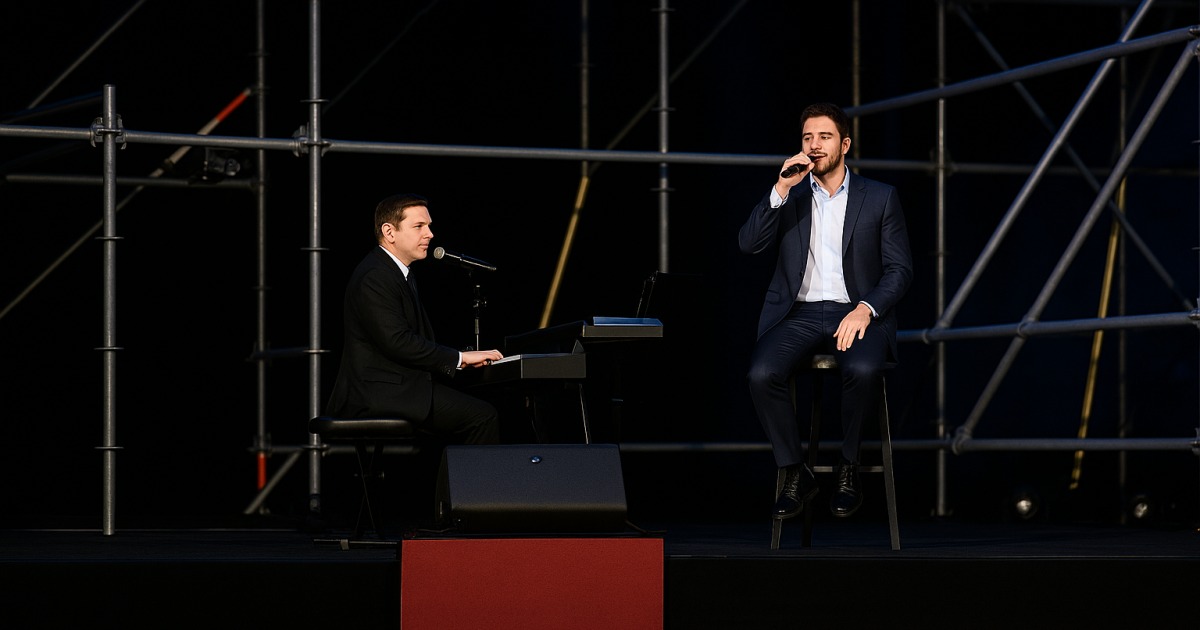 Shweekey et Baroukh Levine en duo