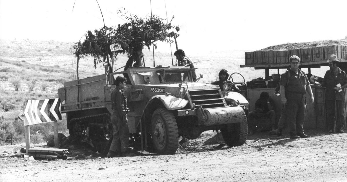 Souccot 1973 : une Soucca au milieu des chars